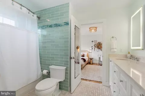 Bath - 7009 Symphony Ct, Mclean, VA 22101 photo 5 of 8
