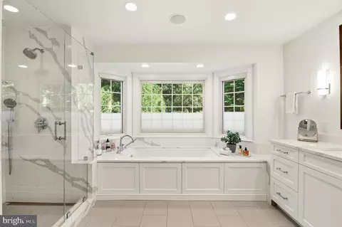 Bath - 7009 Symphony Ct, Mclean, VA 22101 photo 2 of 8