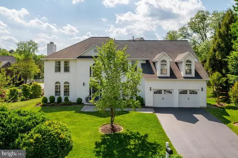 Exterior - 7009 Symphony Ct, Mclean, VA 22101 photo 2 of 12