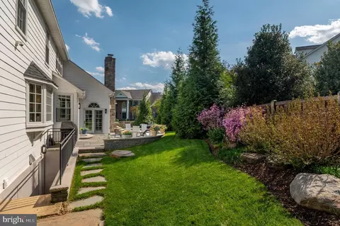 Exterior - 7009 Symphony Ct, Mclean, VA 22101 photo 11 of 12
