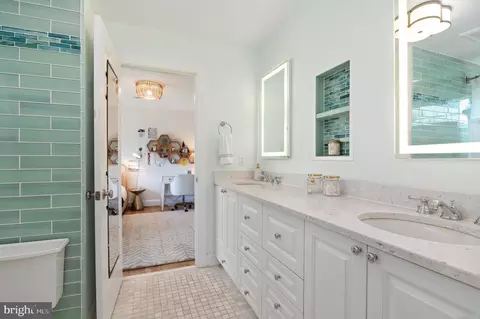 Bath - 7009 Symphony Ct, Mclean, VA 22101 photo 6 of 8