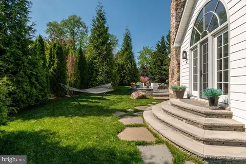 Exterior - 7009 Symphony Ct, Mclean, VA 22101 photo 6 of 12