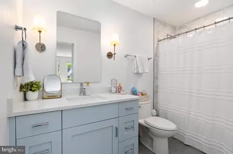 Bath - 7009 Symphony Ct, Mclean, VA 22101 photo 7 of 8