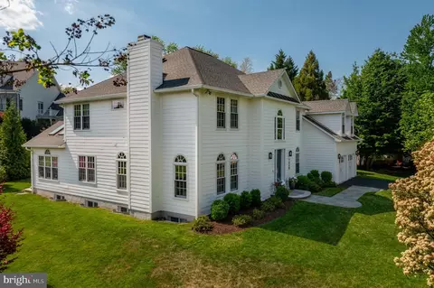 Exterior - 7009 Symphony Ct, Mclean, VA 22101 photo 3 of 12