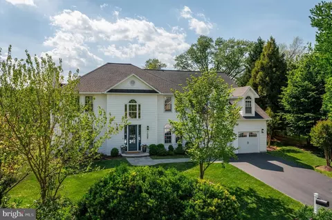 Exterior - 7009 Symphony Ct, Mclean, VA 22101 photo 4 of 12