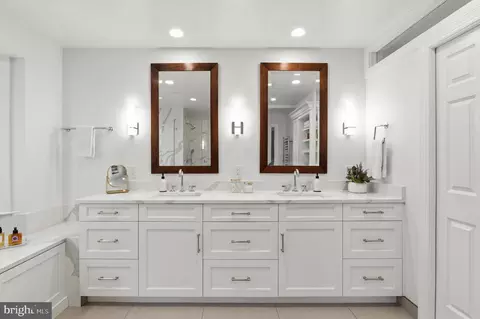 Bath - 7009 Symphony Ct, Mclean, VA 22101 photo 3 of 8