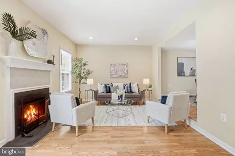 Living - 6470 Franconia Ct, Springfield, VA 22150 photo 2 of 3