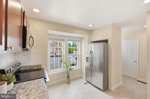 Entry Way - 6470 Franconia Ct, Springfield, VA 22150 photo 1 of 3