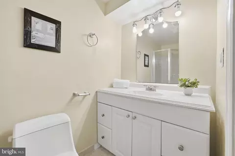 Bath - 6470 Franconia Ct, Springfield, VA 22150 photo 3 of 3