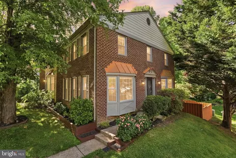 5719 Crownleigh Ct, Burke, VA 22015