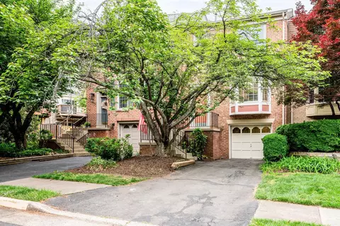 12308 Quiet Hollow Ct, Fairfax, VA 22033