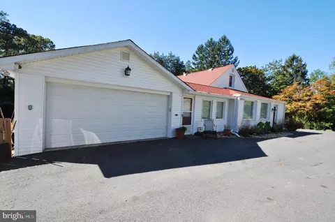3533 Woodburn Rd, Annandale, VA 22003