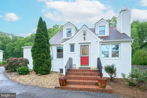 3533 Woodburn Rd, Annandale, VA 22003