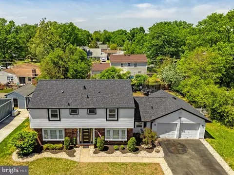 4202 Minstrell Ln, Fairfax, VA 22033