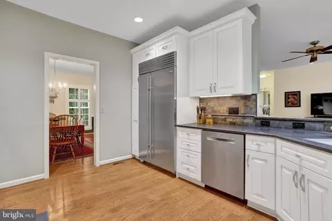Kitchen - 9220 Davis Dr, Lorton, VA 22079 photo 4 of 5