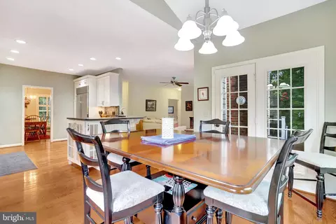 Dining - 9220 Davis Dr, Lorton, VA 22079 photo 2 of 3