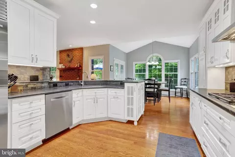 Kitchen - 9220 Davis Dr, Lorton, VA 22079 photo 3 of 5