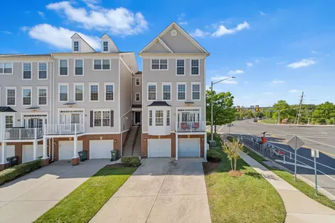 2499 Curie #111, Herndon, VA 20171