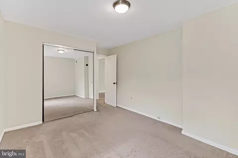 Bedroom - 1948 Kennedy Dr #203, Mclean, VA 22102 photo 6 of 6