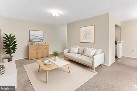 Living - 1948 Kennedy Dr #203, Mclean, VA 22102 photo 2 of 5