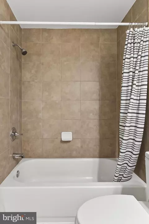 Bath - 1948 Kennedy Dr #203, Mclean, VA 22102 photo 2 of 2