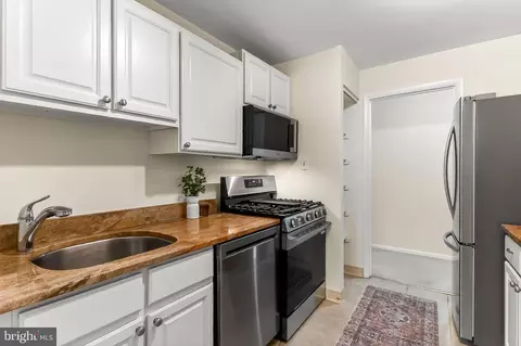 Kitchen - 1948 Kennedy Dr #203, Mclean, VA 22102 photo 3 of 4