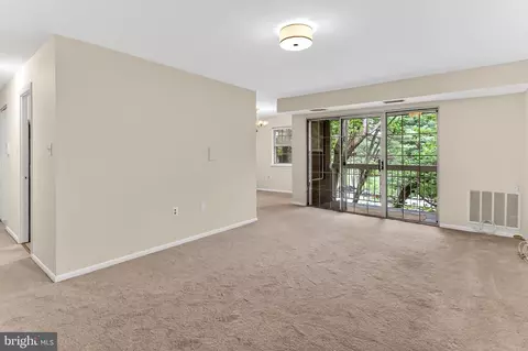 Living - 1948 Kennedy Dr #203, Mclean, VA 22102 photo 3 of 5