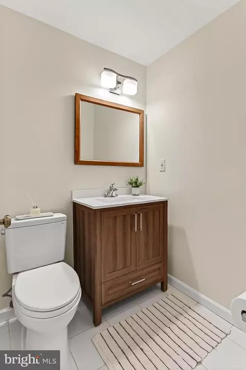 Bath - 1948 Kennedy Dr #203, Mclean, VA 22102 photo 1 of 2