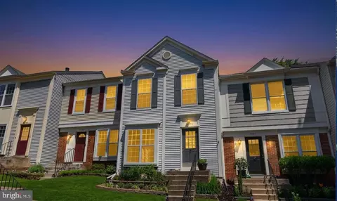 12136 Wedgeway Ct, Fairfax, VA 22033