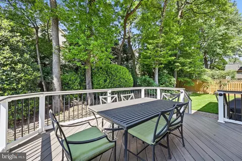 Exterior - 2706 Hatmark St, Vienna, VA 22181 photo 2 of 9