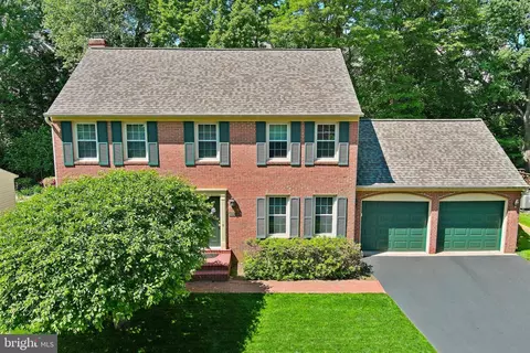 Exterior - 2706 Hatmark St, Vienna, VA 22181 photo 8 of 9