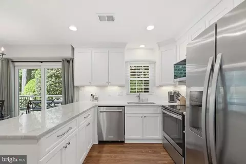 Kitchen - 2706 Hatmark St, Vienna, VA 22181 photo 3 of 5