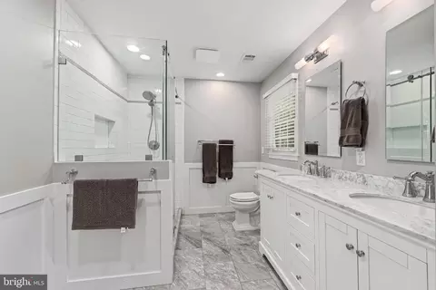 Bath - 2706 Hatmark St, Vienna, VA 22181 photo 4 of 5