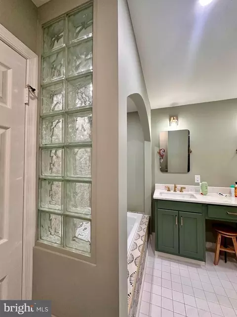 Bath - 7929 Valleyfield Dr, Springfield, VA 22153 photo 7 of 7