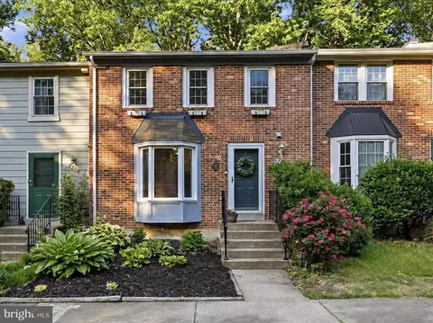 5723 Walnut Wood Ln, Burke, VA 22015