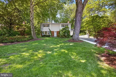 Exterior - 6710 Sydenstricker Rd, Springfield, VA 22152 photo 2 of 5