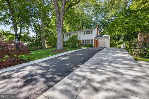 Exterior - 6710 Sydenstricker Rd, Springfield, VA 22152 photo 3 of 5