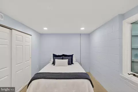 Bedroom - 6710 Sydenstricker Rd, Springfield, VA 22152 photo 6 of 7