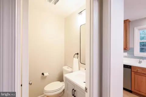 Entry Way - 6710 Sydenstricker Rd, Springfield, VA 22152 photo 1 of 2