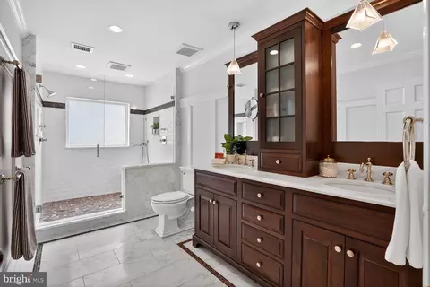 Bath - 6354 Chowning Pl, Mclean, VA 22101 photo 2 of 8