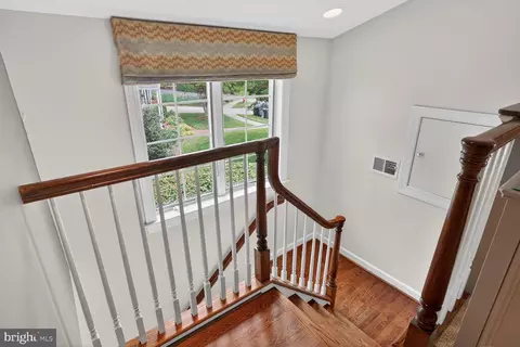 Entry Way - 6354 Chowning Pl, Mclean, VA 22101 photo 3 of 5