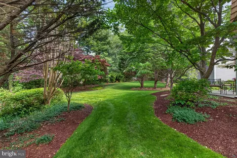 Exterior - 6354 Chowning Pl, Mclean, VA 22101 photo 9 of 26