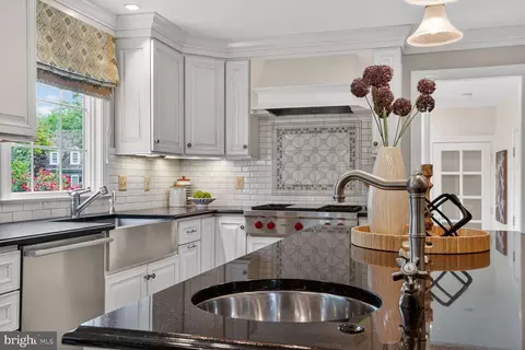 Kitchen - 6354 Chowning Pl, Mclean, VA 22101 photo 9 of 10