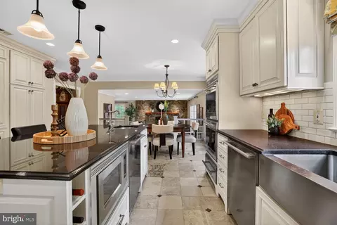 Kitchen - 6354 Chowning Pl, Mclean, VA 22101 photo 5 of 10