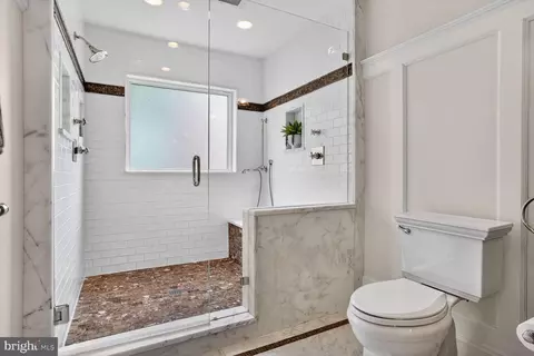 Bath - 6354 Chowning Pl, Mclean, VA 22101 photo 4 of 8