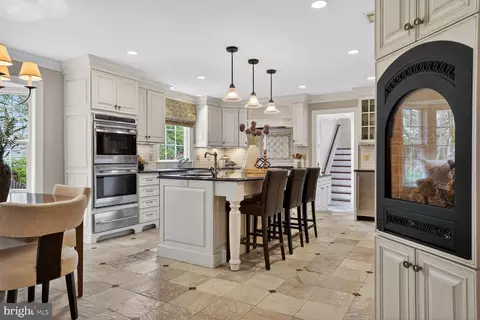 Kitchen - 6354 Chowning Pl, Mclean, VA 22101 photo 6 of 10
