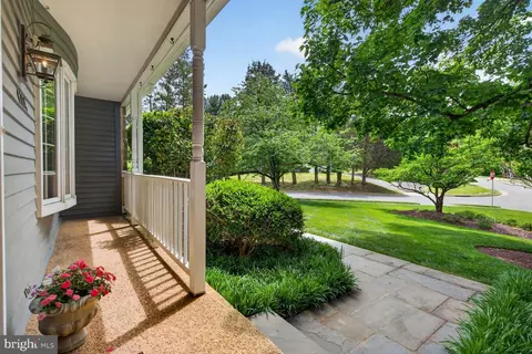 Exterior - 6354 Chowning Pl, Mclean, VA 22101 photo 14 of 26