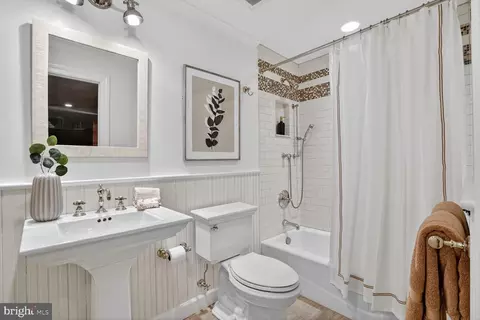 Bath - 6354 Chowning Pl, Mclean, VA 22101 photo 8 of 8