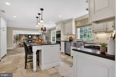 Kitchen - 6354 Chowning Pl, Mclean, VA 22101 photo 7 of 10