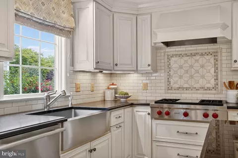 Kitchen - 6354 Chowning Pl, Mclean, VA 22101 photo 10 of 10